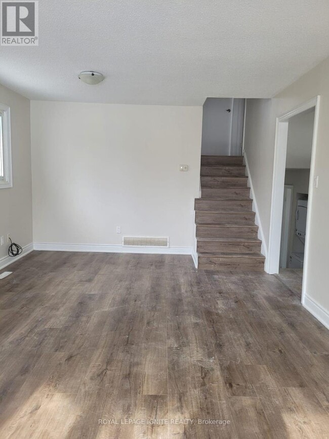 Building Photo - 26 Carberry Crescent