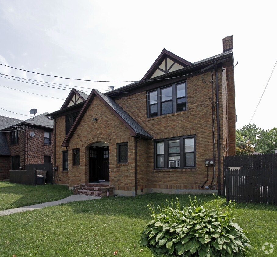 Building Photo - 129 Willowbrook Rd