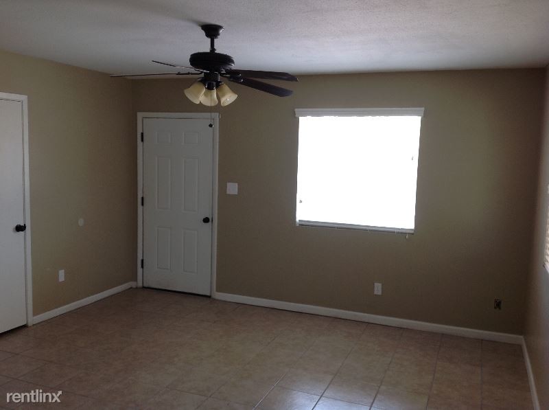 Primary Photo - 1242 E Berridge Ln