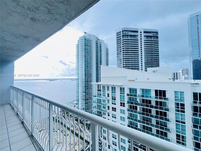 Foto del edificio - 1200 Brickell Bay Dr