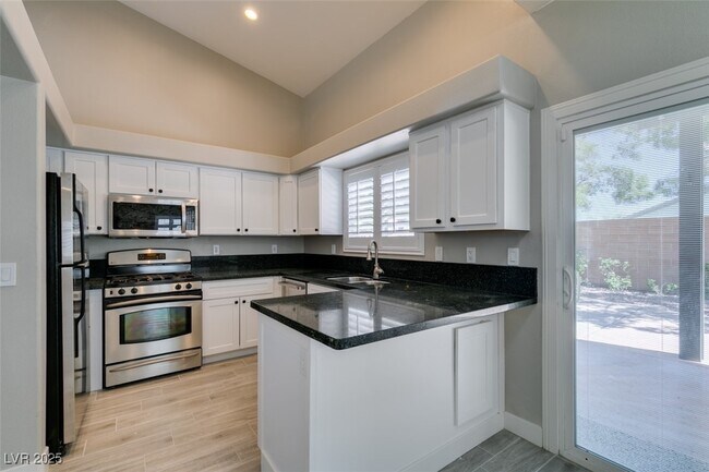 Foto del edificio - 2452 Silver Blossom Ln