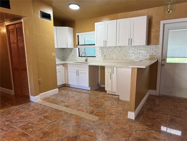 Foto del edificio - 1930 Walton St S