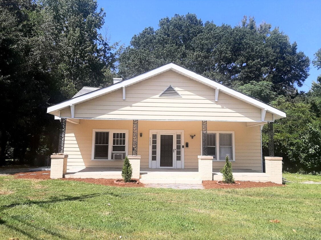 Primary Photo - 2620 W Knox St