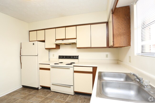 02 1BR, 1BA - 525 SF Expanded Kitchen - Kitchen - 386 Gibson Ln