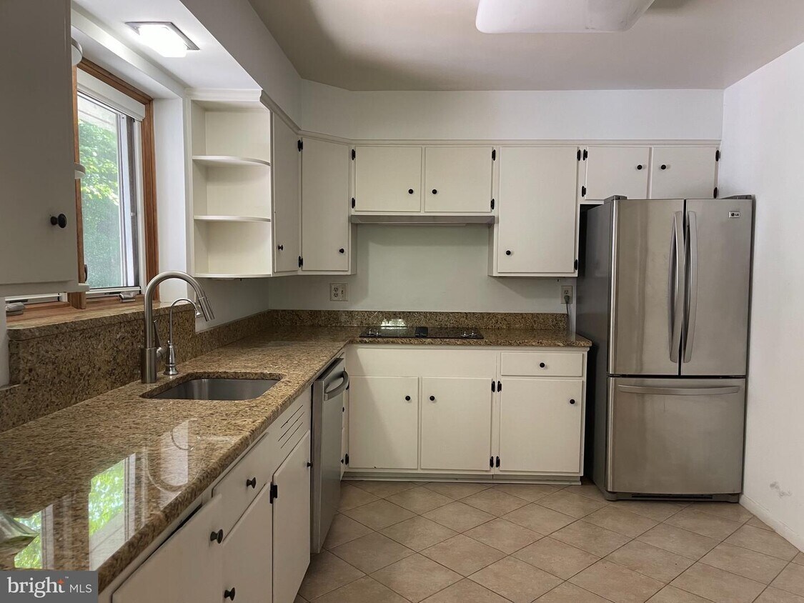 Primary Photo - 1441 Woodacre Dr