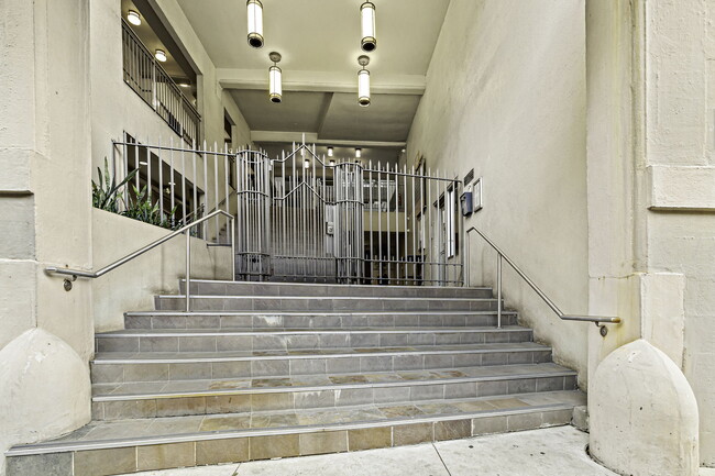 Photo - 333 Julia St House