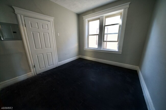 Building Photo - 533-534 4th St