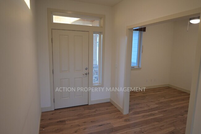 Foto del edificio - Beautiful custom-built 3 bed, 1 office, 2 bath, 2 car garage in Sequim