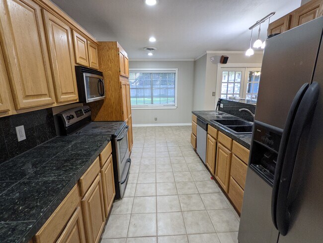 Building Photo - 1804 Plantation Rd