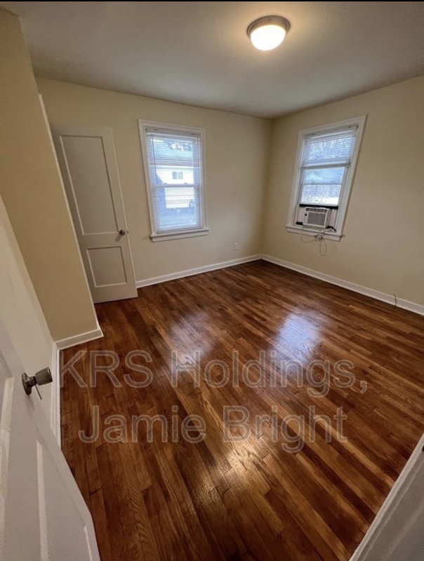 Building Photo - 3105 Logandale Ave
