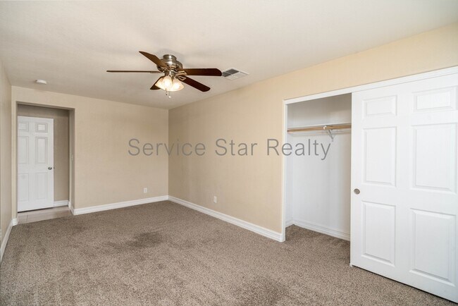 Building Photo - 1706 E Almeria Rd