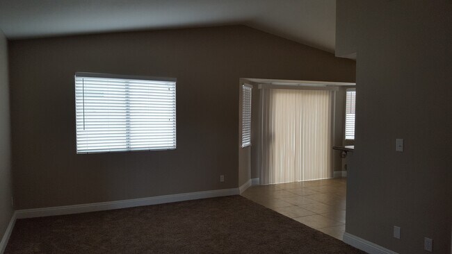 Building Photo - Beautiful 2 bedrooms home