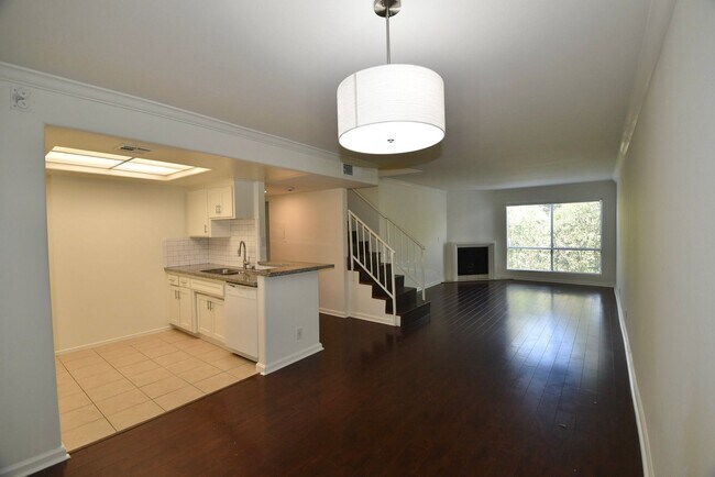 Building Photo - 6041 Fulton Ave