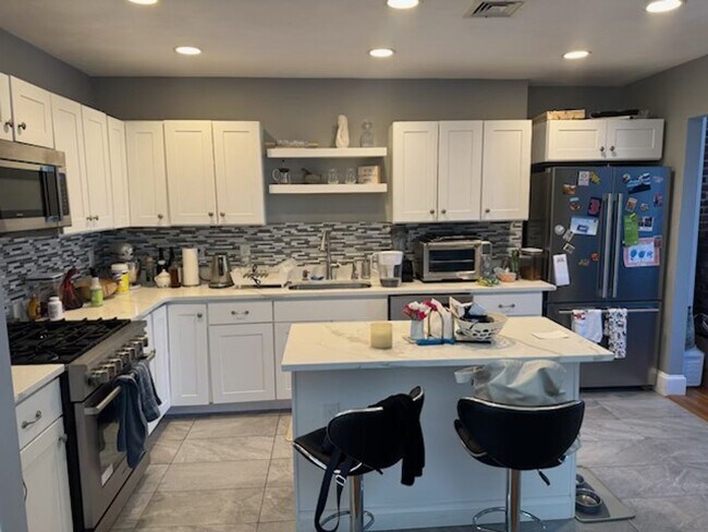 Foto del edificio - AWESOM 3 bed 3 bath in Brookline!!