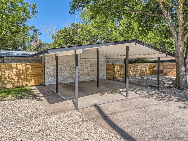 Building Photo - 3004 Burleson Rd