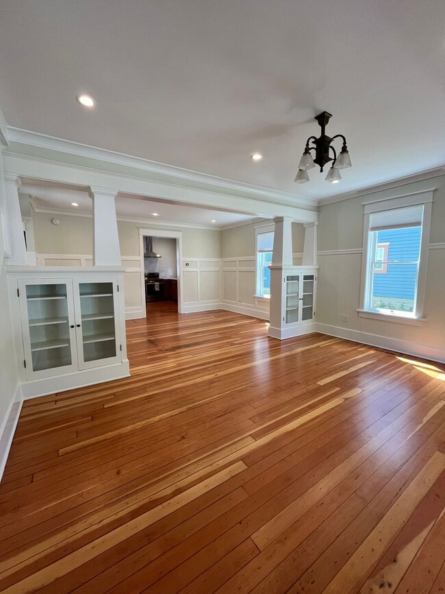 Building Photo - Completely refurbished 3 bed, 2 bath house...