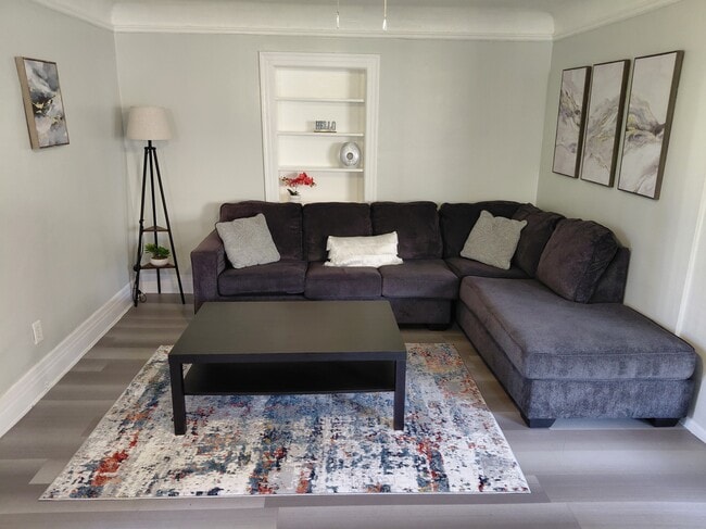 Building Photo - 2627 Buckingham Rd