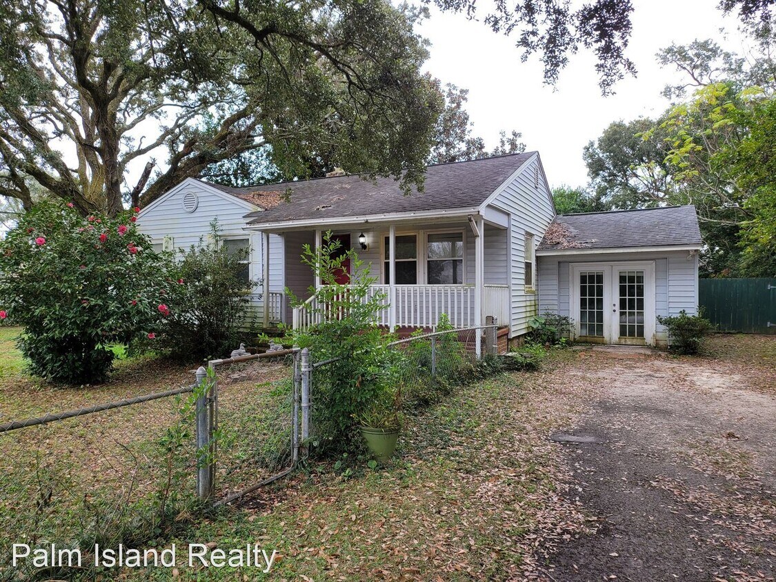Primary Photo - 4 br, 1 bath House - 205 Lakewood Rd