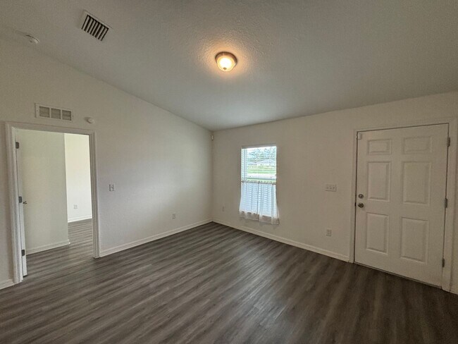 Building Photo - 103 Marion Oaks Dr