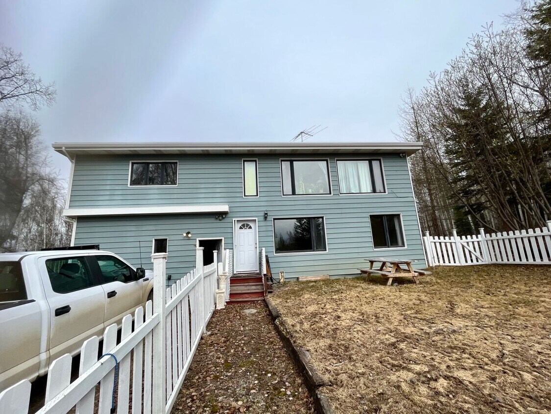 Primary Photo - Pet friendly 2 bedroom, utilities included