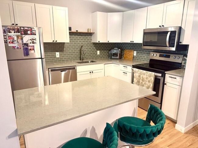 Building Photo - 5627 Green Circle Dr