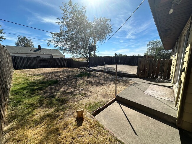 Building Photo - Newly remodeled duplex