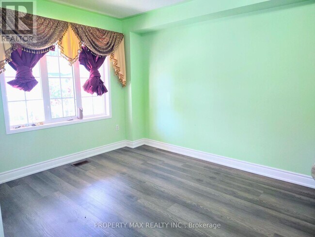 Building Photo - 144 Dells Crescent