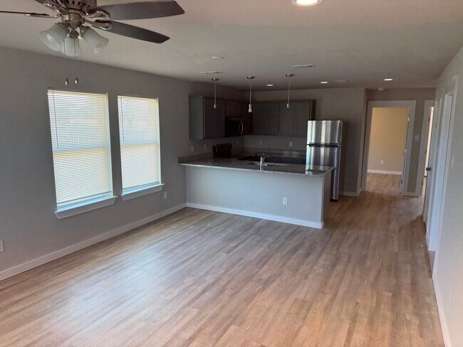 Building Photo - 1012 N Plum St