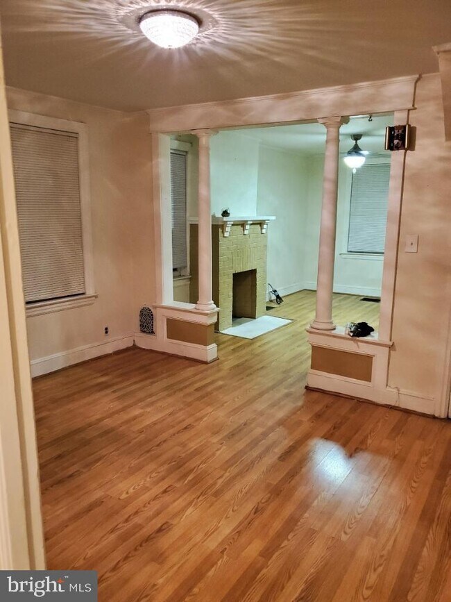 Foto del edificio - 317 E 20th St