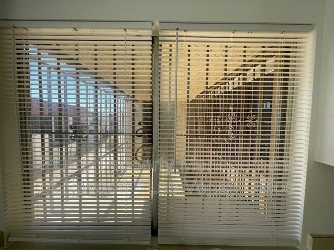 Building Photo - 1405 E Vegas Valley Dr