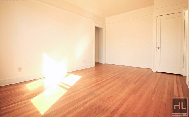 Foto del edificio - BAY PARKWAY