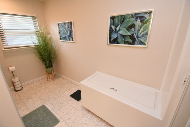 Building Photo - 7907 Aleta Dr