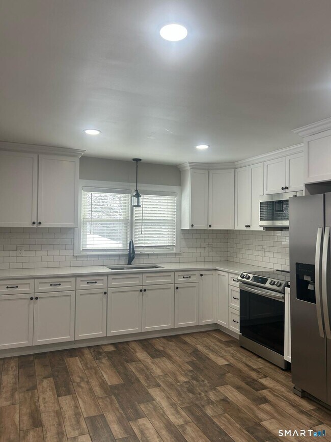 Building Photo - 82 Middlefield Ave