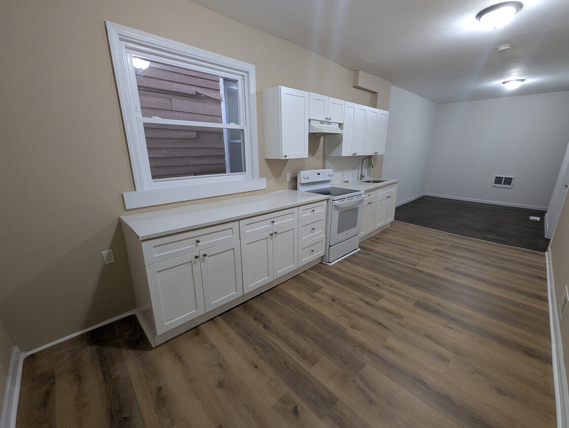 Primary Photo - 152 S 10th St