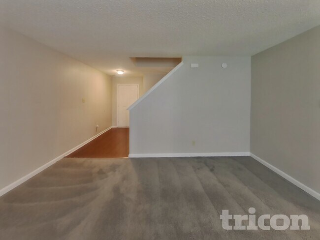 Foto del edificio - 121 Winterwood Dr