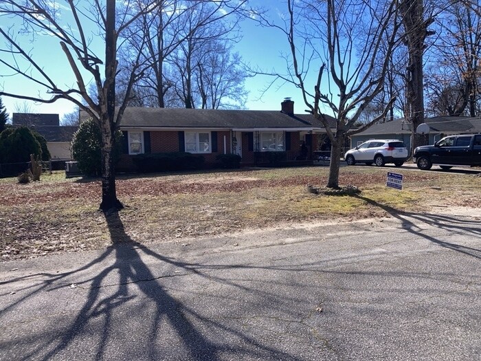 Primary Photo - 12 Lynn Dr