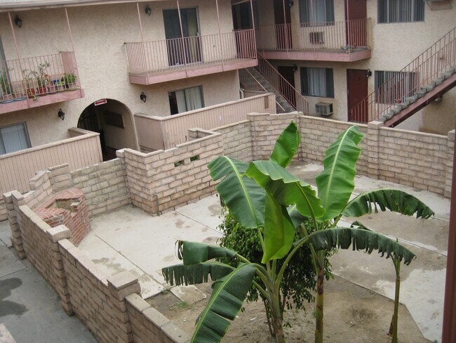 Building Photo - 12826 Vanowen St