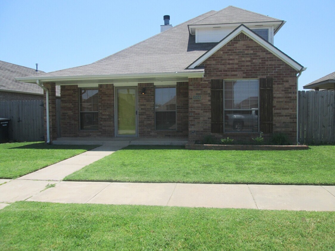 Foto principal - (4) Bed/(3) Bath in Moore with Storm Shelt...
