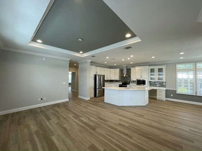 Building Photo - 932 Zacapa Ave