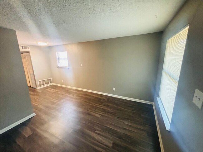 Foto del edificio - 9 Meredith Ct