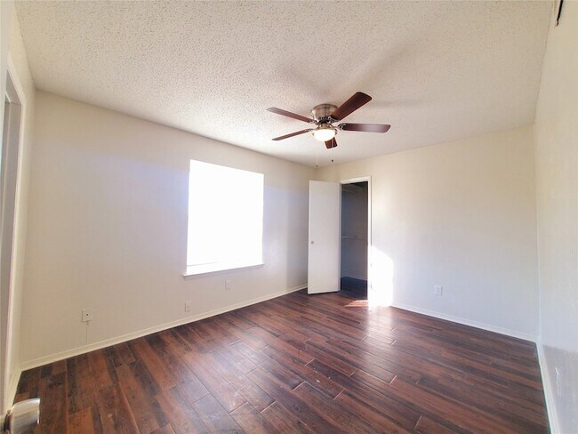 Foto del edificio - 6605 Park Pl Dr