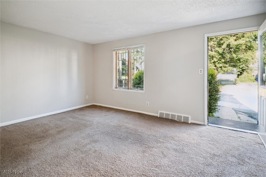 1349 W 87th St Cleveland, OH 44102 – photo 4