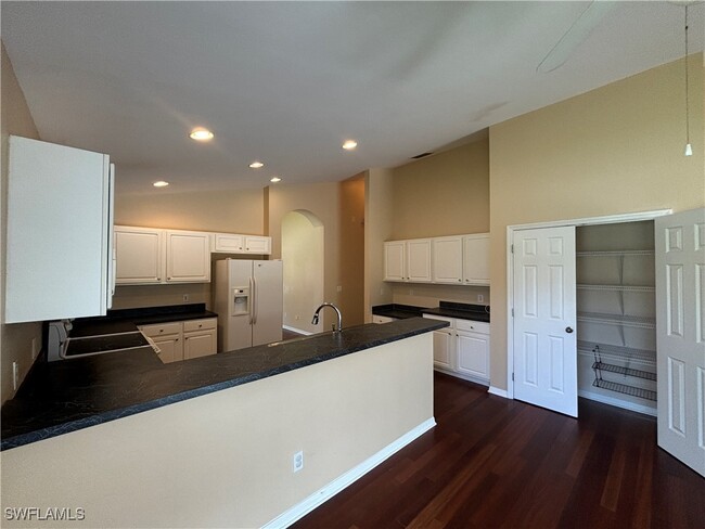 Foto del edificio - 9200 Middle Oak Dr
