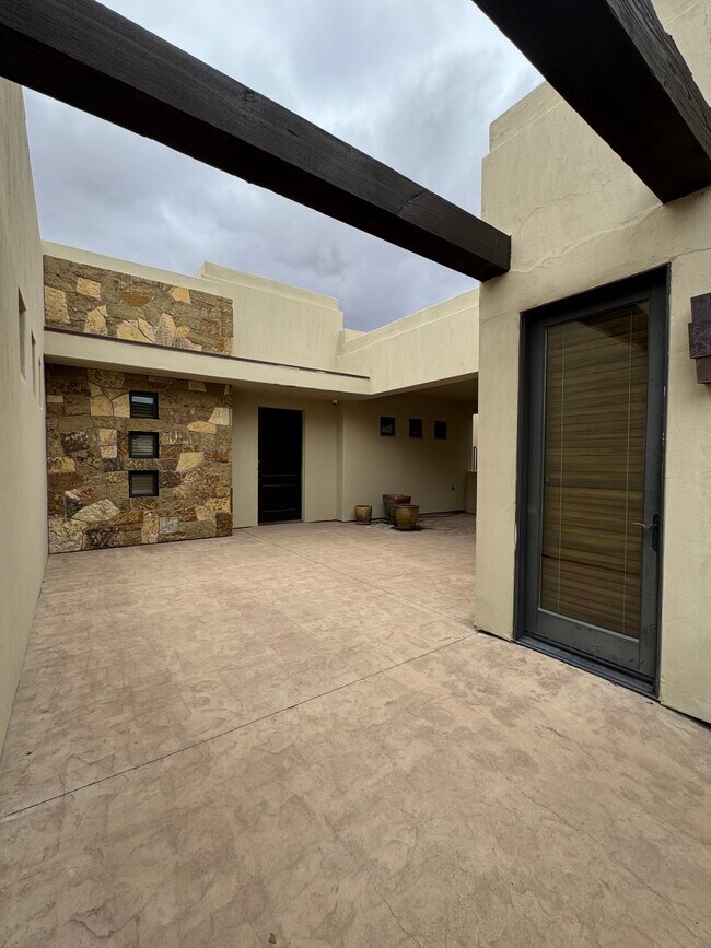 Foto del edificio - 1761 W Red Cloud Cir