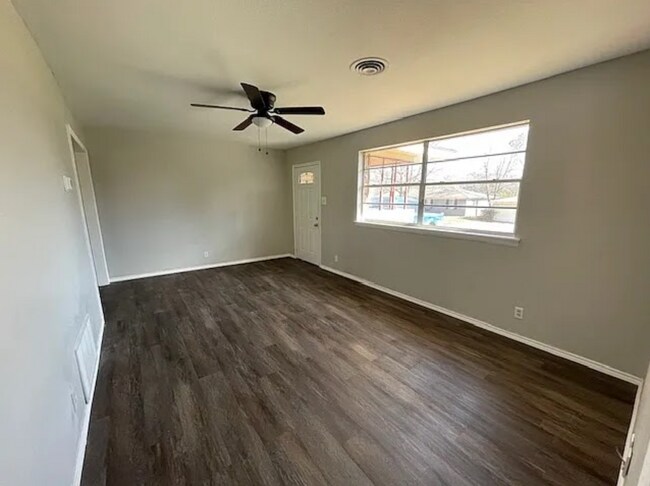 Sala de estar - 2015 Brenda Ave