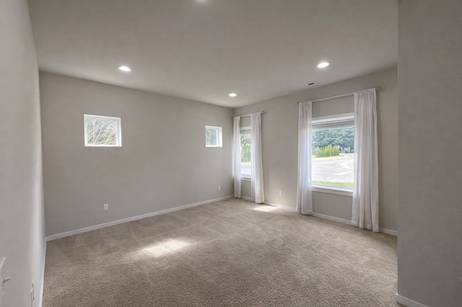 Building Photo - Spacious 4-Bedroom Home with Balcony and Fenced Yard in Marysville