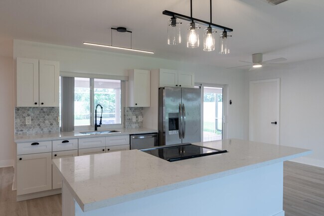 Foto del edificio - 905 Sunset Rd