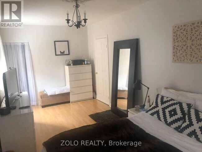 Photo du bâtiment - 39 Ellerby Square N