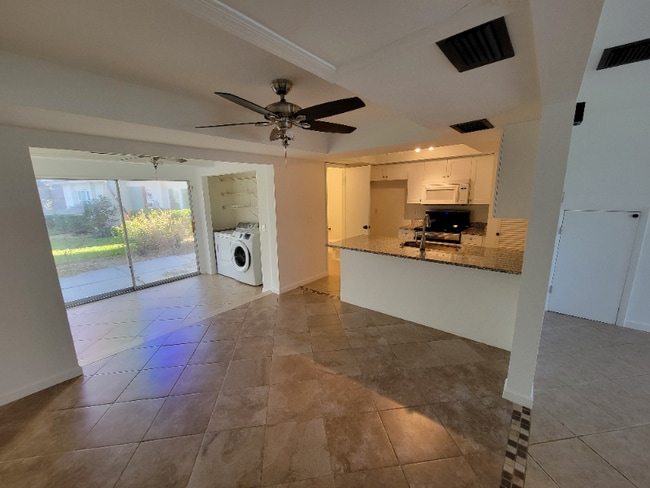 Building Photo - 4915 Catalina Dr