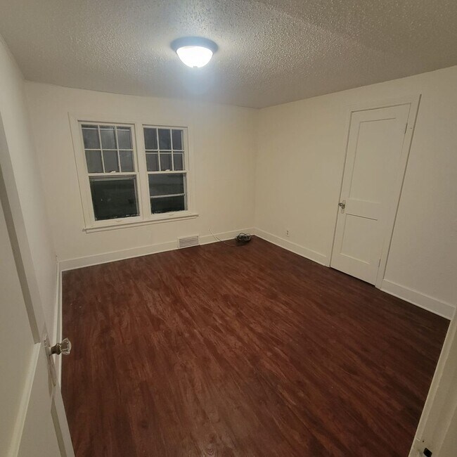 Building Photo - RENT SUX - 1200 JENNINGS